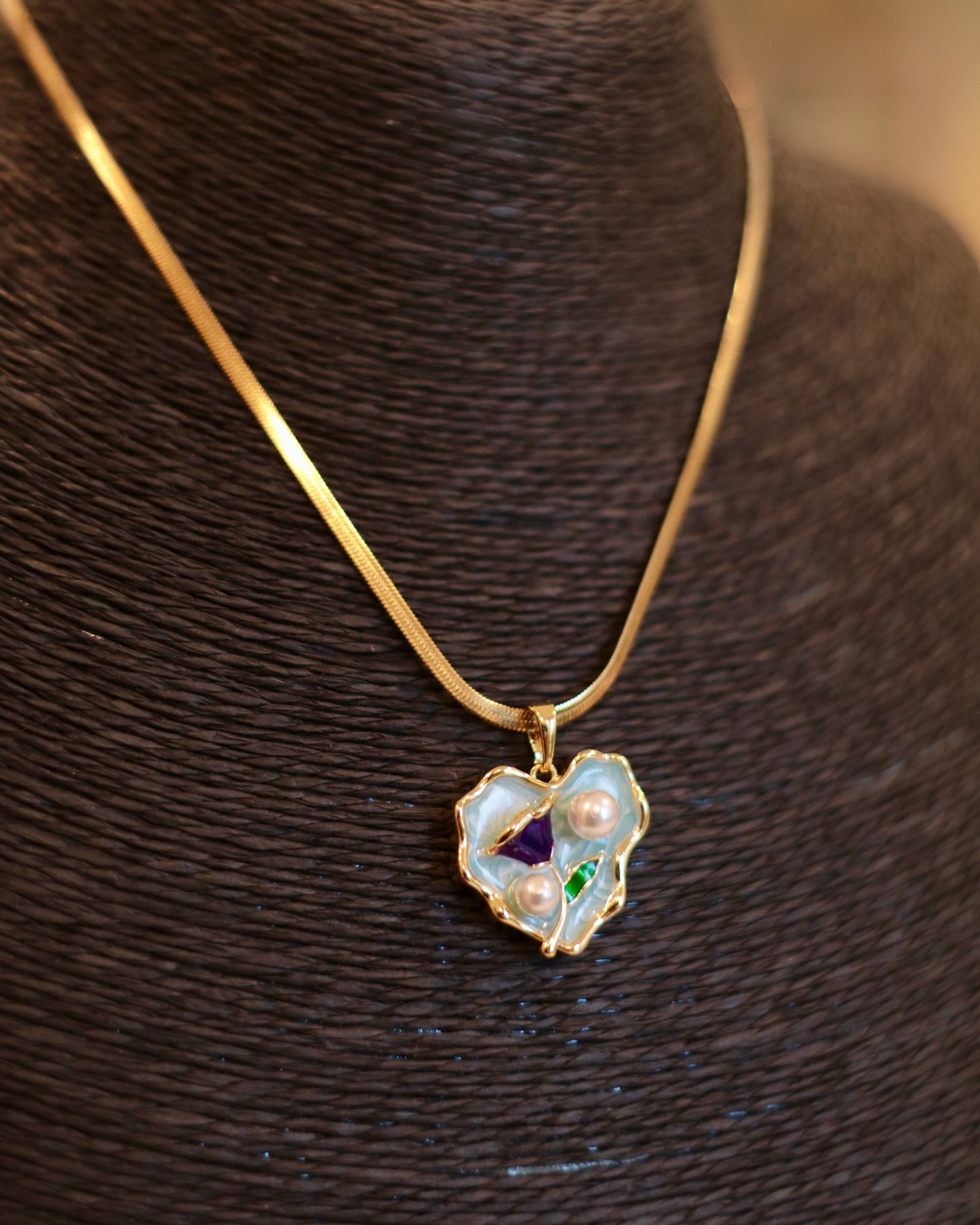 Blue Chic Gold Chain Necklace with Pearl & Floral Heart Pendant