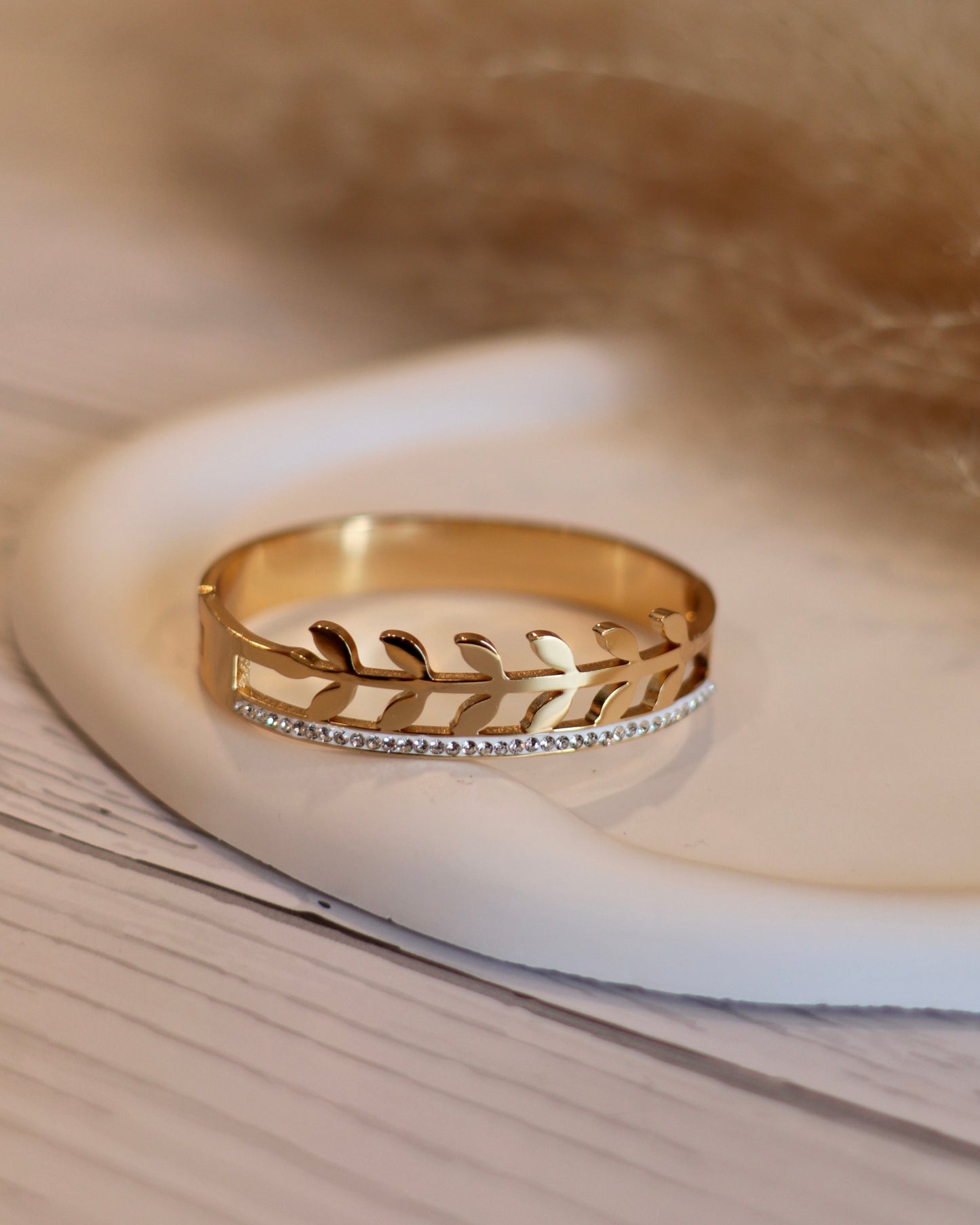 Elegant 18K Gold Plated Anti-Tarnish Bangle