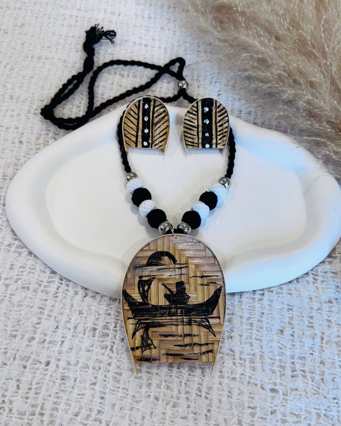 Hand-Painted Traditional Kulo Necklace and Earrings Set