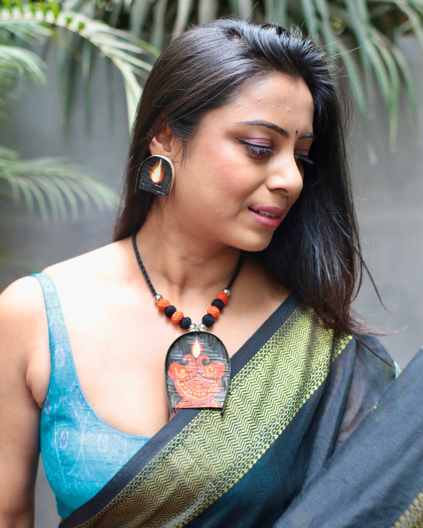 Hand-Painted Traditional Kulo Necklace and Earrings Set