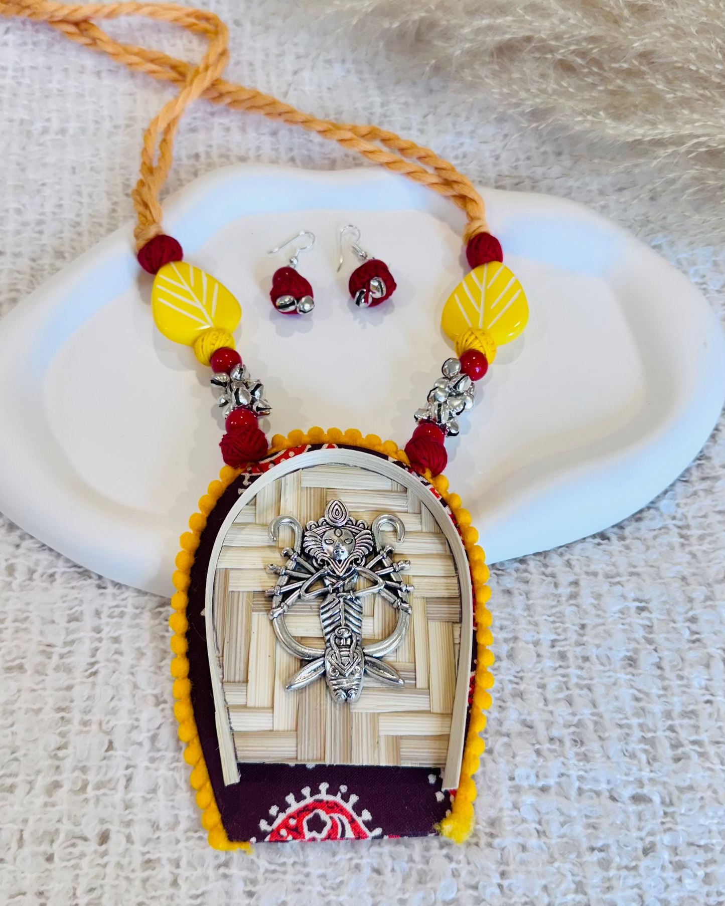 Handcrafted Kulo Necklace Sets: A Tribute to Bengali Tradition
