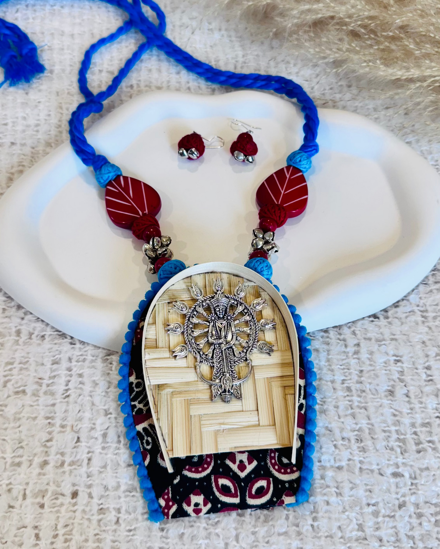 Handcrafted Kulo Necklace Sets: A Tribute to Bengali Tradition