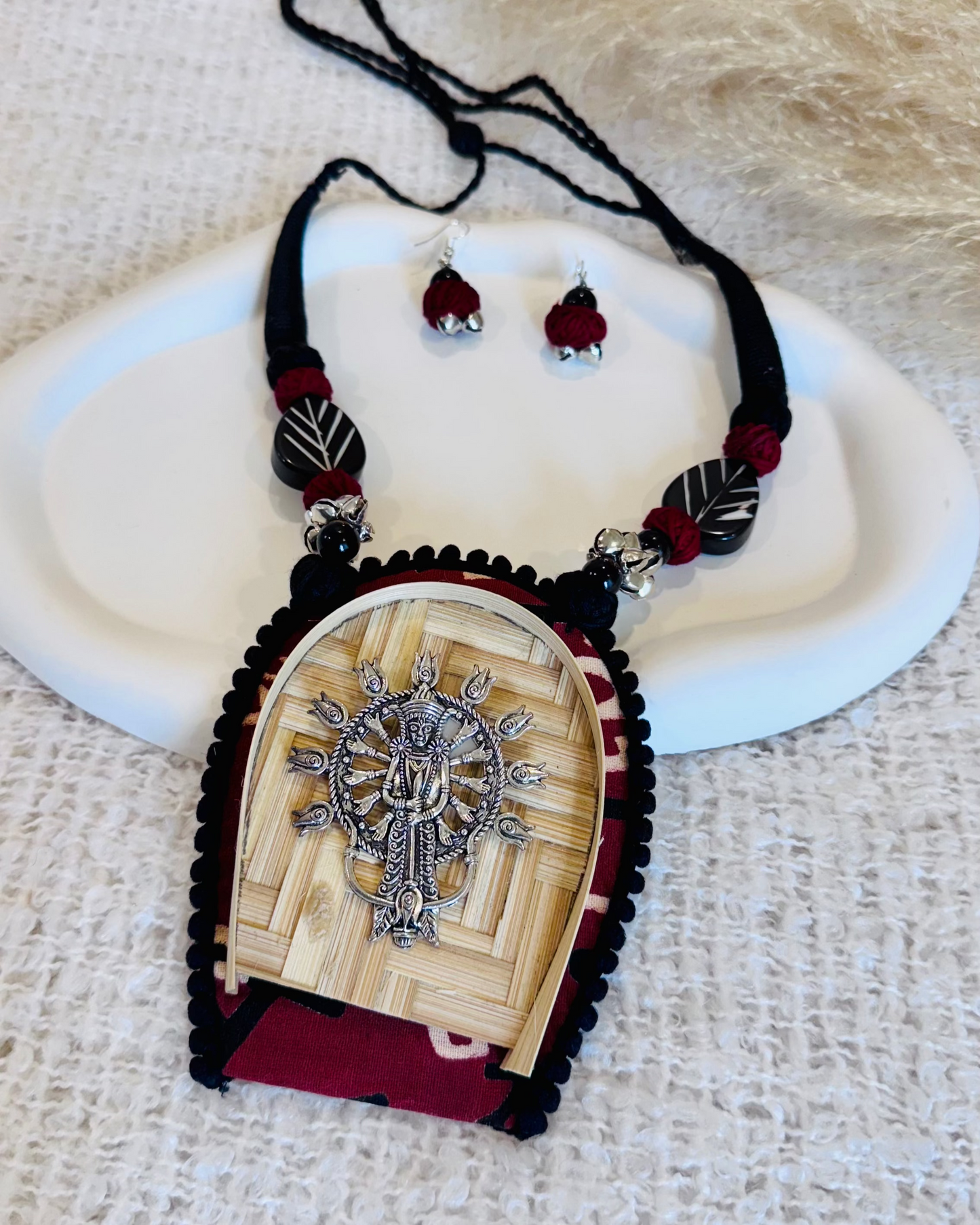 Handcrafted Kulo Necklace Sets: A Tribute to Bengali Tradition