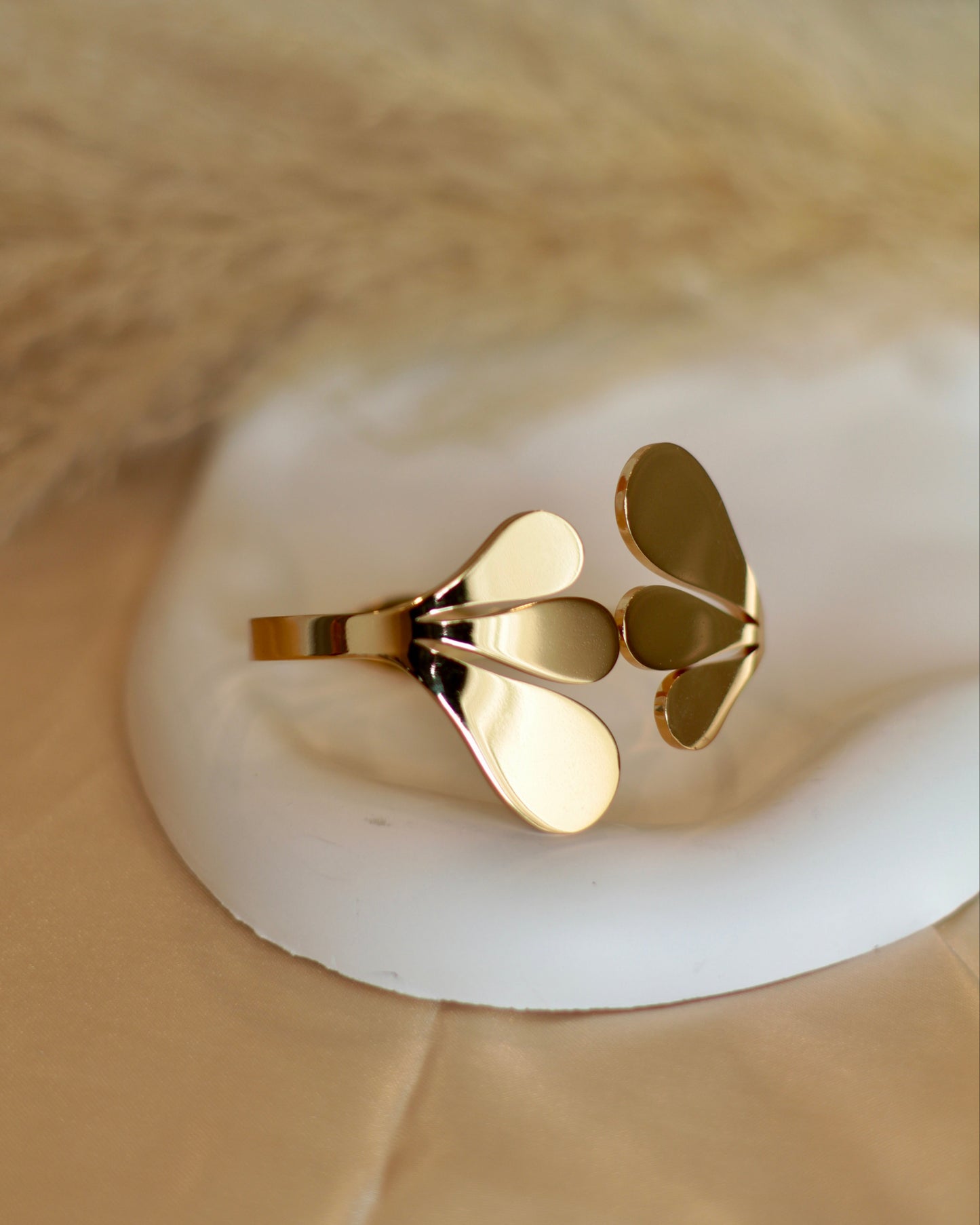 Petals Elegant 18K Gold Plated Anti-Tarnish Clover Bangle