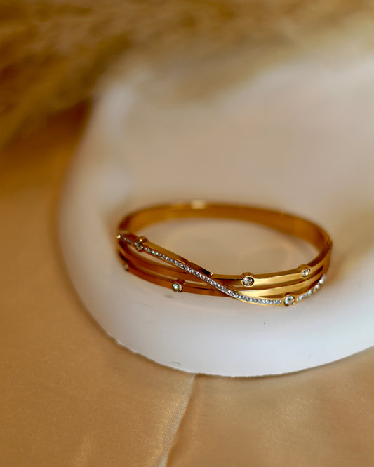 Beautiful 18K Gold Plated Bracelet with Stone Detailing
