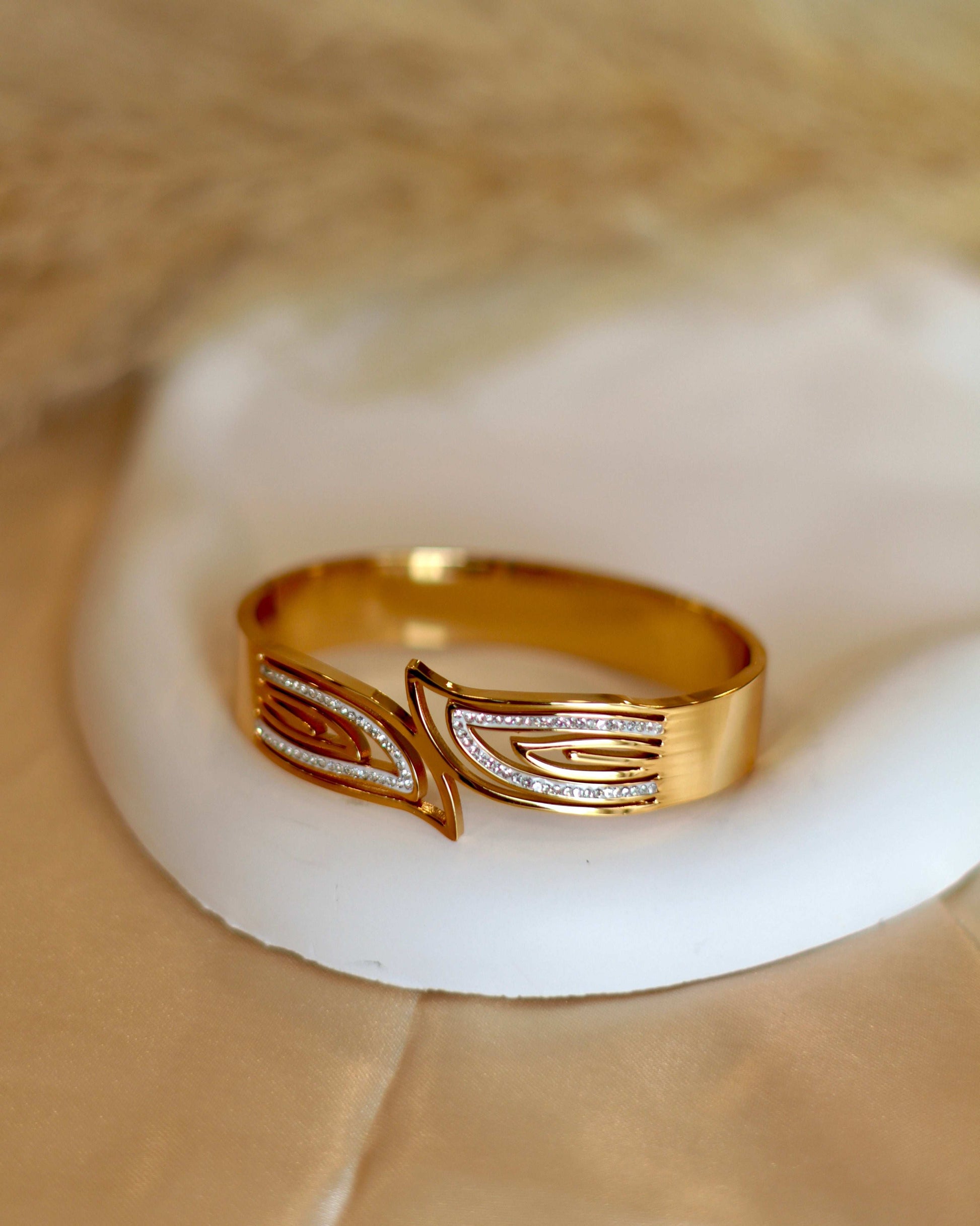 Beautiful Anti Tarnish Gold Bracelet - Occean By Soumali