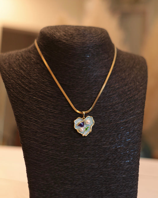 Blue Chic Gold Chain Necklace with Pearl & Floral Heart Pendant