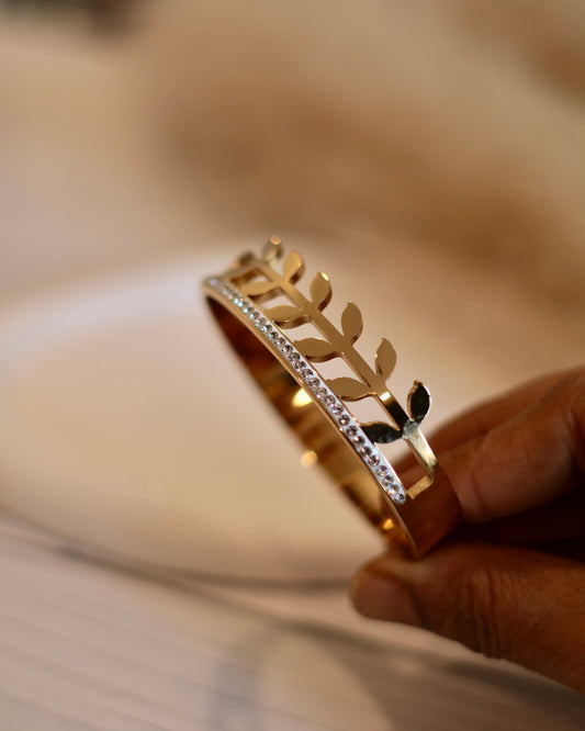 Elegant 18K Gold Plated Anti-Tarnish Bangle