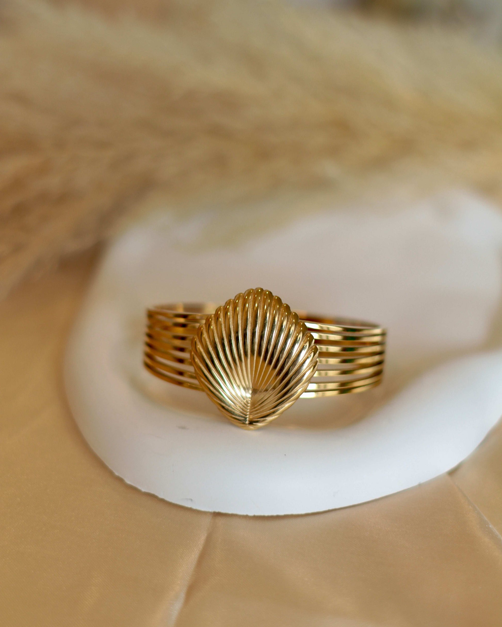 Elegant Anti-Tarnish Shell Bracelet for Evening Parties - Occean By Soumali