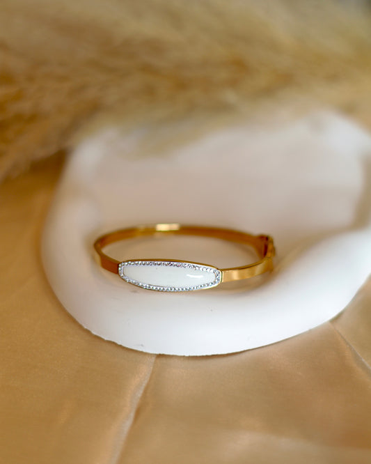 Elegant Gold-Plated & White Acrylic Design Bracelet